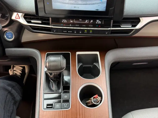 Toyota Sienna — Фото автомобиля 6