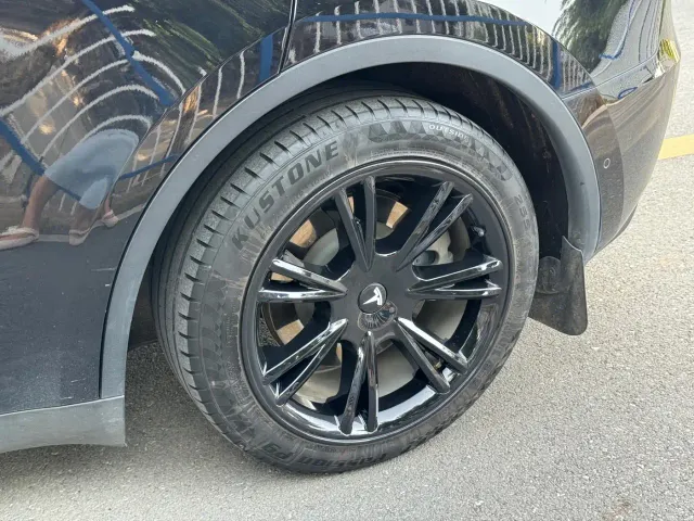 Tesla Model Y — Фото автомобиля 10