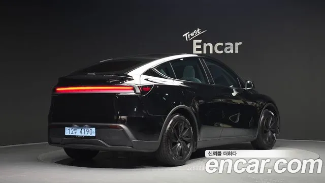 Tesla Model Y — Фото автомобиля 2