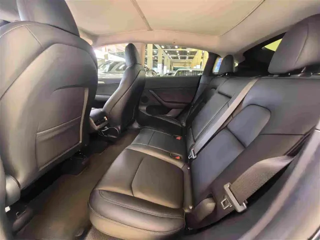 Tesla Model Y — Фото автомобиля 6