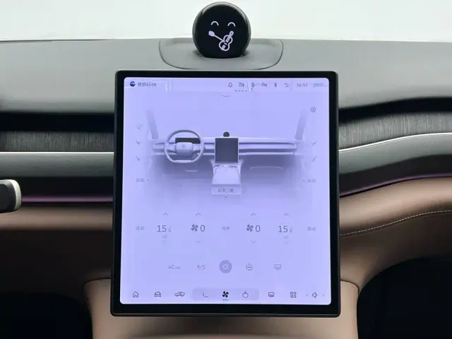 Nio ES8 — Фото автомобиля 26