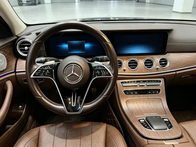 Mercedes-Benz E-Class — Фото автомобиля 10