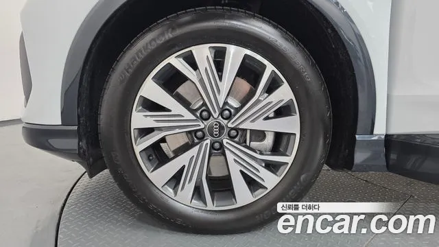 Audi Q4 e-tron — Фото автомобиля 5