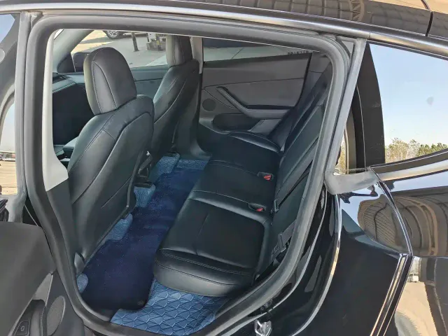 Tesla Model Y — Фото автомобиля 8