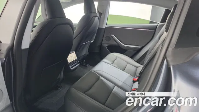 Tesla Model 3 — Фото автомобиля 10