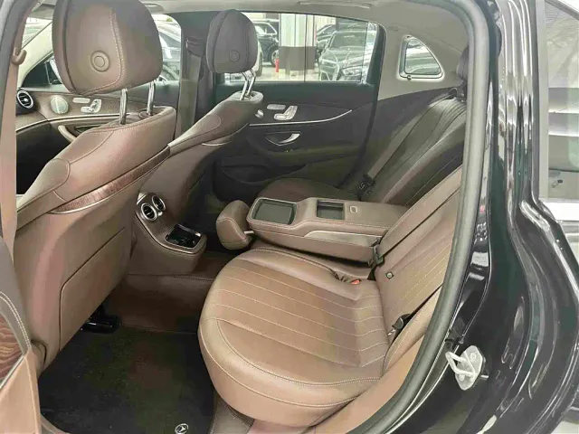 Mercedes-Benz E-Class — Фото автомобиля 14