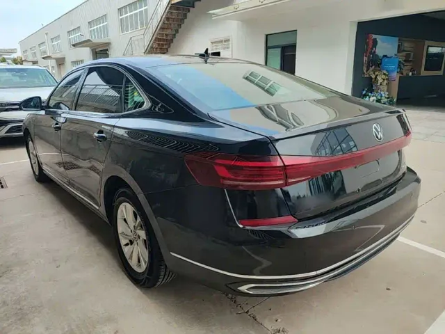 Volkswagen Passat — Фото автомобиля 4