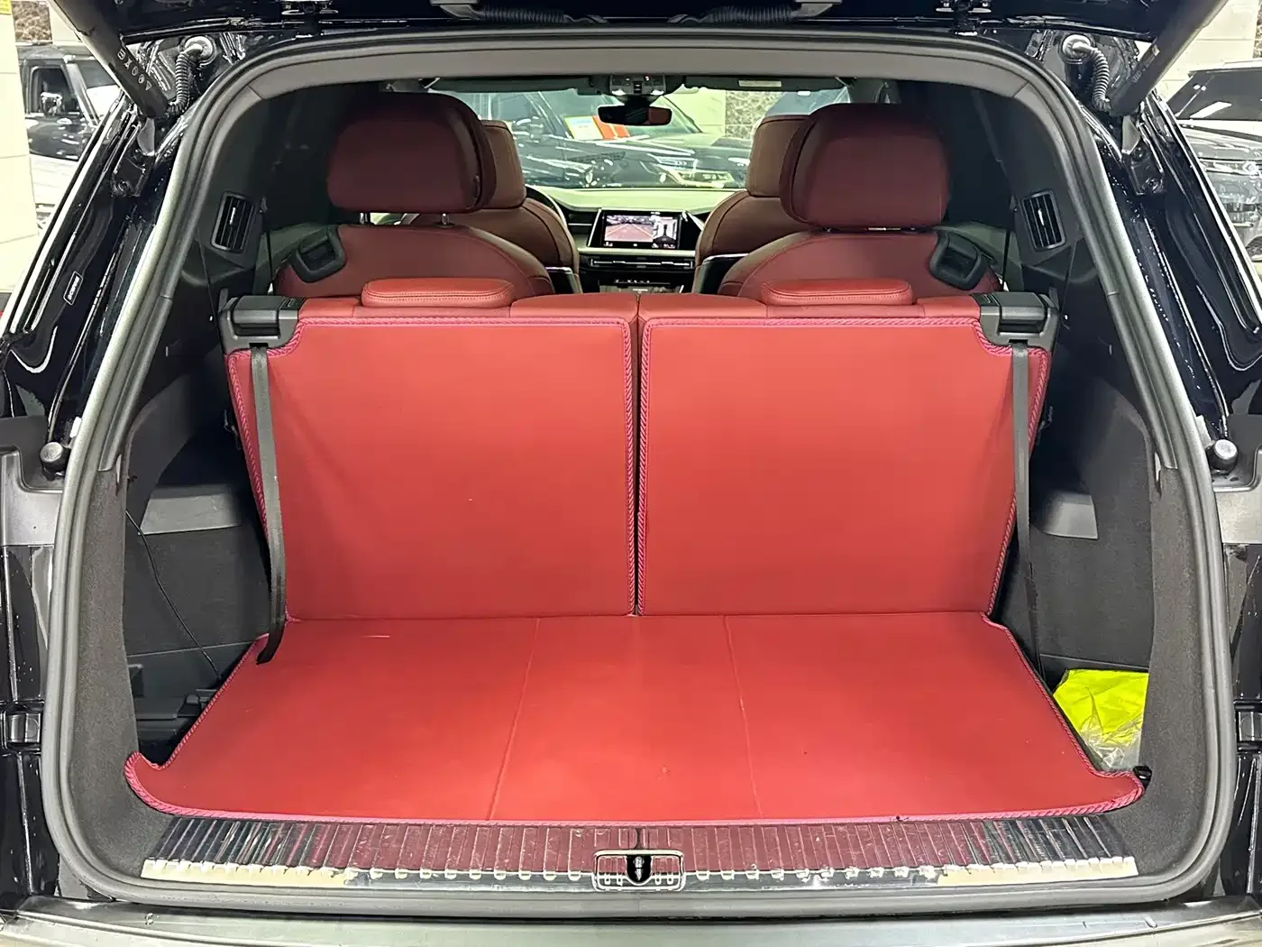 Audi Audi Q6 2024 50 TFSI quattro Xing Yun Flying Rider Package 6-seater — Фото автомобиля 24