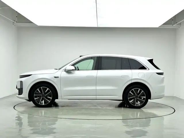 Li Auto L6 — Фото автомобиля 9