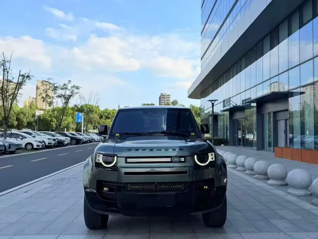Фотография автомобиля — Land Rover Defender