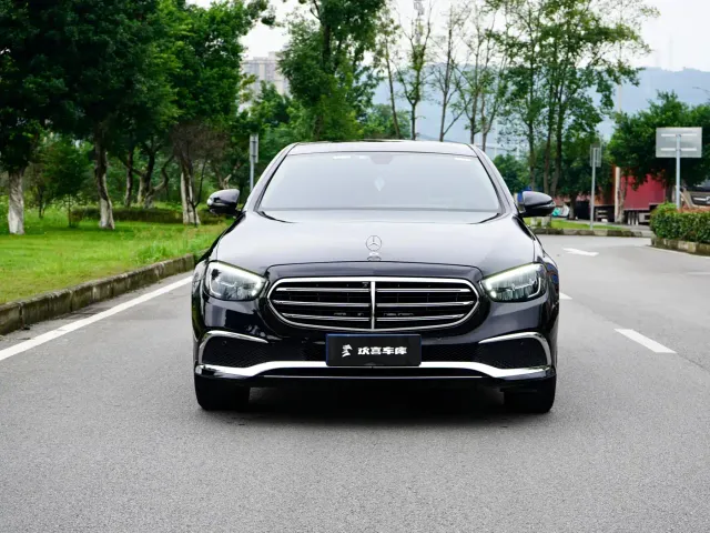 Mercedes-Benz E-Class — Фото автомобиля 2
