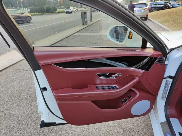 Bentley Flying Spur — Фото автомобиля 6