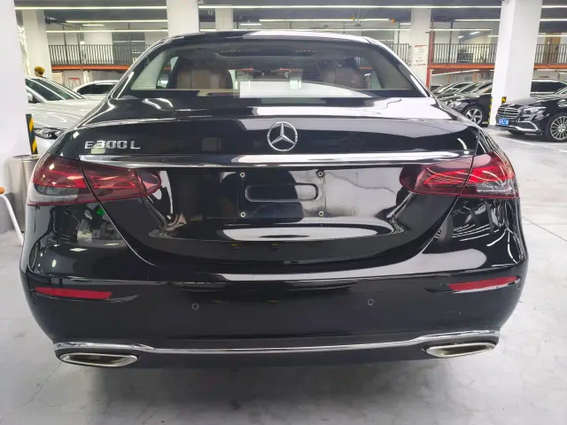 Mercedes-Benz E-Class — Фото автомобиля 8