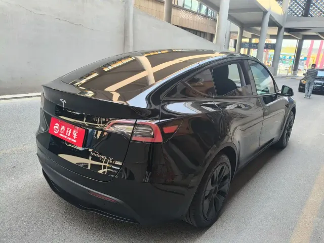 Tesla Model Y — Фото автомобиля 6