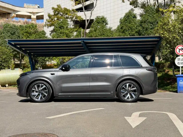 Li Auto L8 — Фото автомобиля 8