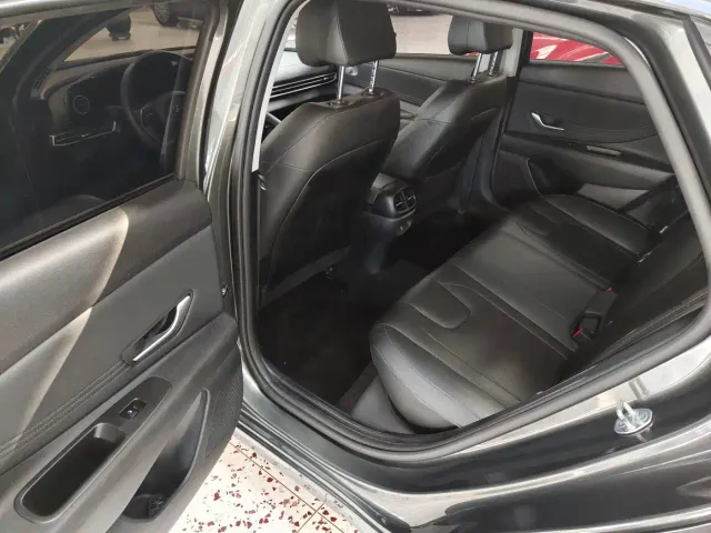 Hyundai Elantra — Фото автомобиля 11