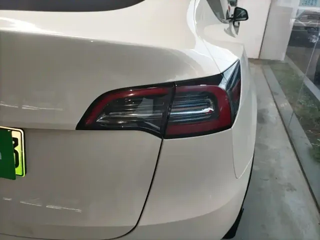 Tesla Model Y — Фото автомобиля 7