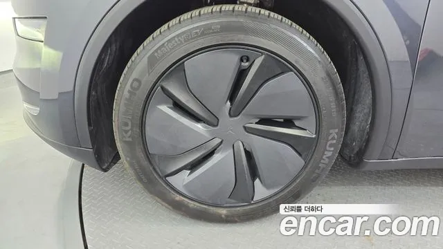 Tesla Model Y — Фото автомобиля 5