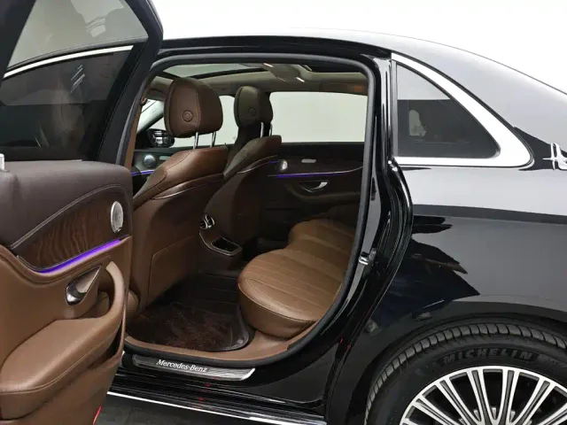 Mercedes-Benz E-Class — Фото автомобиля 13