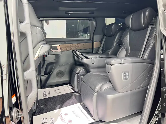 Toyota Vellfire — Фото автомобиля 12