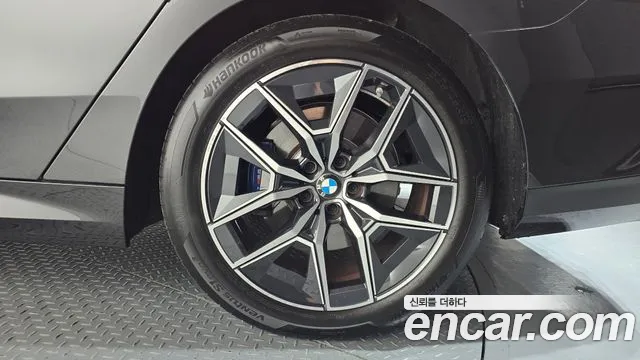 BMW 5 Series G60 — Фото автомобиля 6