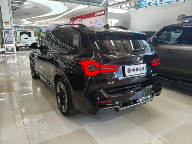 BMW iX3 — Фото автомобиля 9