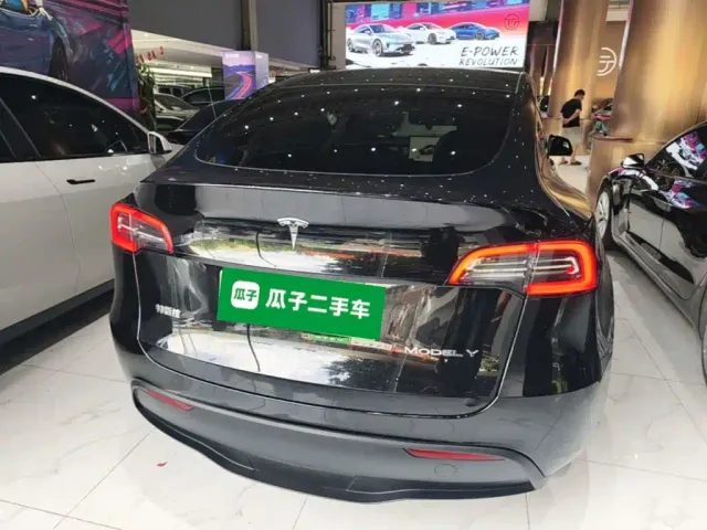 Tesla Model Y — Фото автомобиля 5