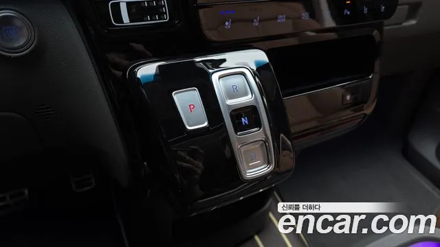 Hyundai Staria Staria 4WD Lounge 9 мест — Фото автомобиля 8