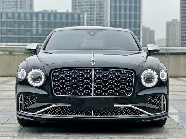 Bentley Flying Spur — Фото автомобиля 2