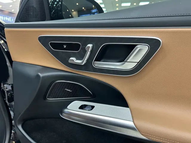 Mercedes-Benz E-Class — Фото автомобиля 12