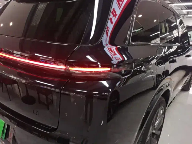 Li Auto L8 — Фото автомобиля 7