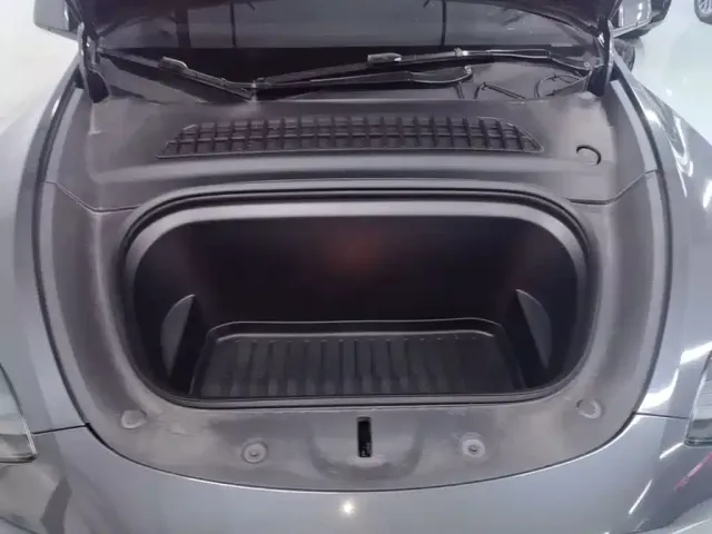 Tesla Model Y — Фото автомобиля 19