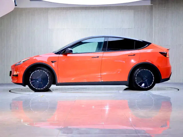 Tesla Model Y — Фото автомобиля 4