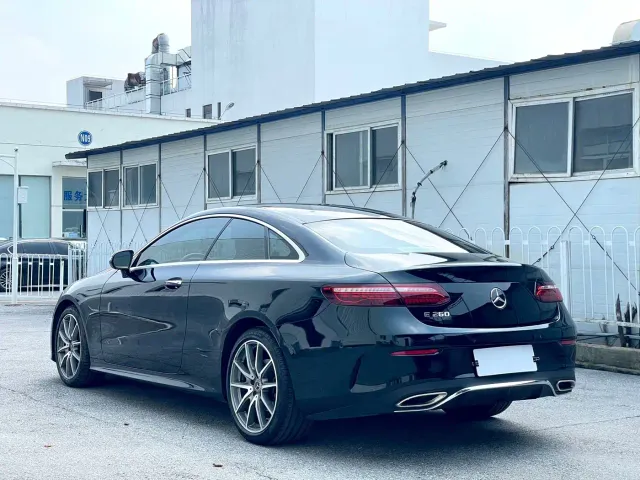 Mercedes-Benz E-Class — Фото автомобиля 9