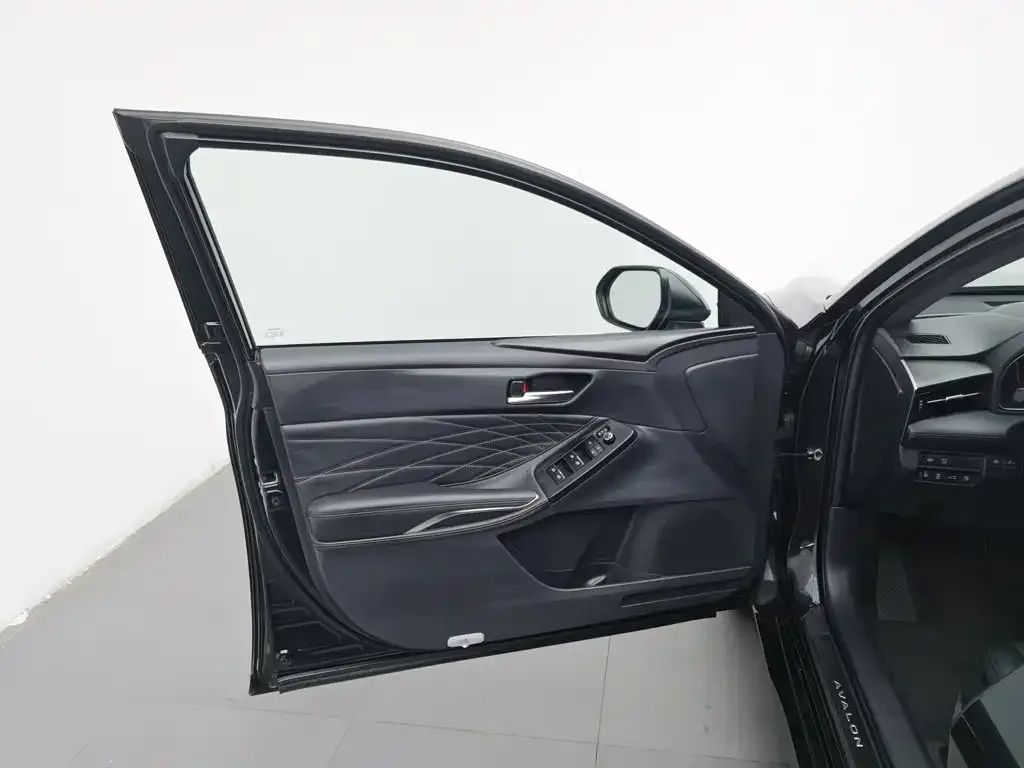 Toyota Avalon 2022 Hybrid 2.5L XLE Premium Edition — Фото автомобиля 8