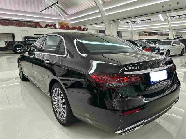 Mercedes-Benz E-Class — Фото автомобиля 20