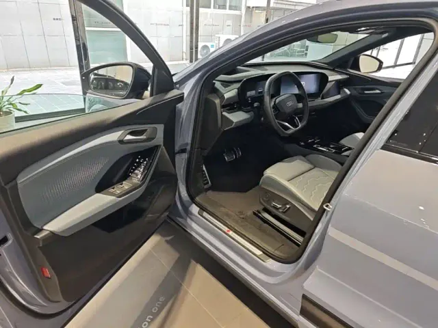 Audi Q6L e-tron — Фото автомобиля 15