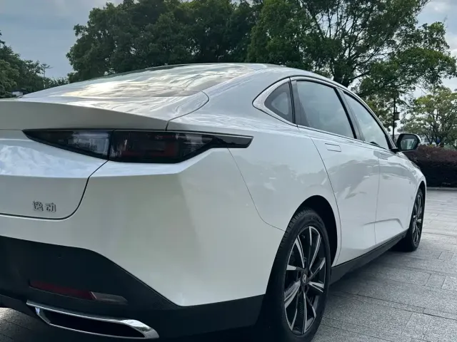 Changan Eado — Фото автомобиля 8