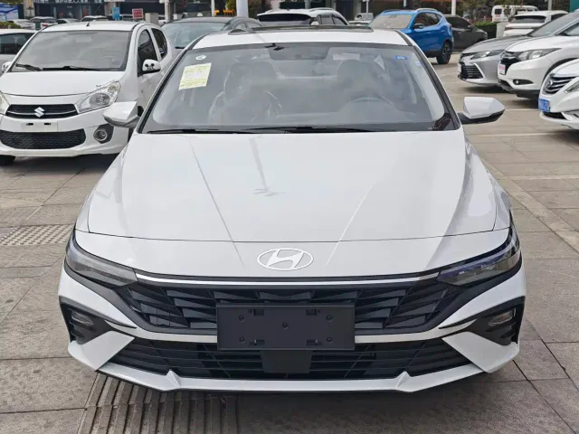 Hyundai Elantra — Фото автомобиля 2