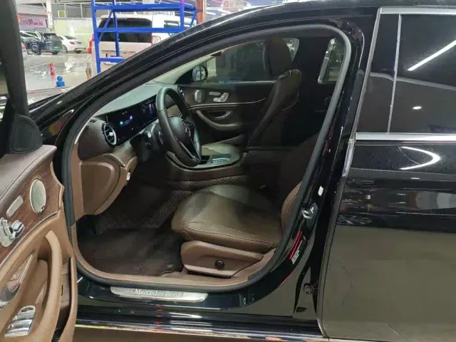 Mercedes-Benz E-Class — Фото автомобиля 5