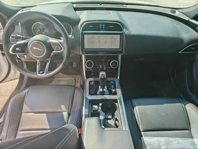 Jaguar XEL — Фото автомобиля 11