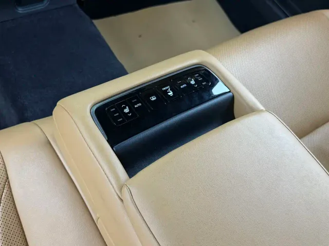 Lexus LS — Фото автомобиля 12