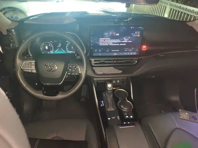 Toyota Highlander — Фото автомобиля 5