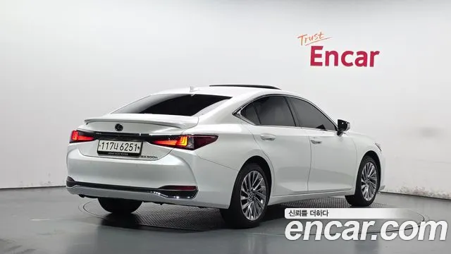 Lexus ES 7th Gen — Фото автомобиля 2