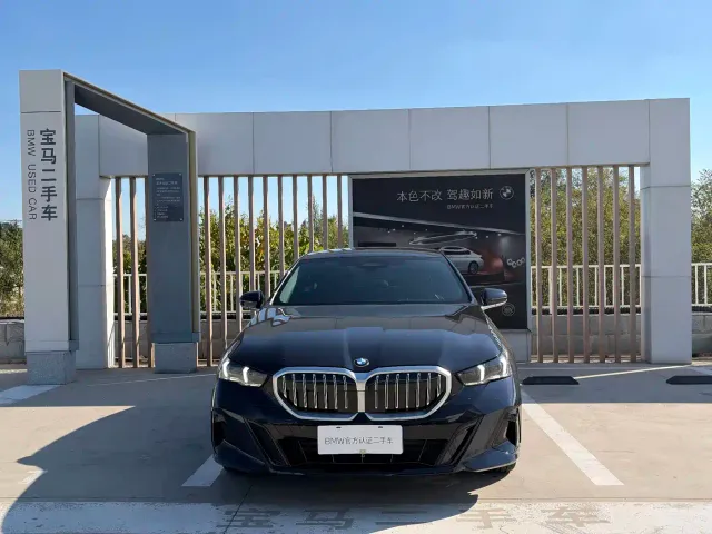 BMW 5 Series — Фото автомобиля 2