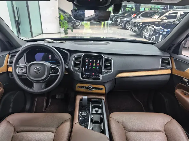 Volvo XC90 — Фото автомобиля 5
