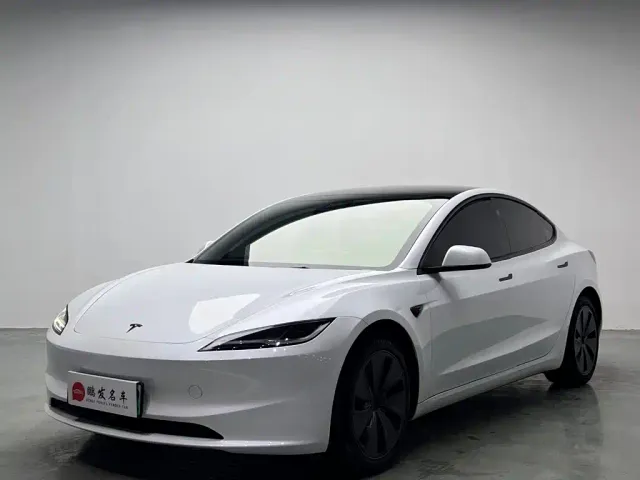 Фотография автомобиля — Tesla Model 3
