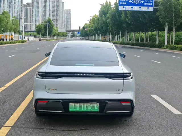 Geely Galaxy E8 — Фото автомобиля 8
