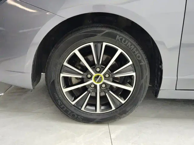 Roewe i5 — Фото автомобиля 6