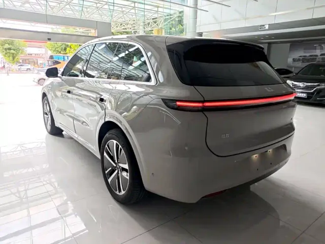 Li Auto L6 — Фото автомобиля 4